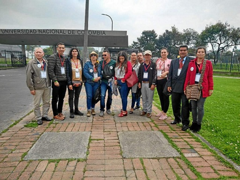 Foto / Cortesía / LA PATRIA Julio Amaya (Fresno) , Braian Rodríguez (Fresno), Catherine Marín (Herveo), Carmen Ocampo (Armero- Guayabal), Elmer Bonilla (Herveo), Mary Suárez (Casabianca), Luz Dary Pinilla (Lérida), Fernando Niño (Lérida), Ramiro Ávila (Falán), Patricia Patiño (Fresno), Jaime Murillo (Líbano), Mariana Erazo (Falán) y Yimi Escobar, presidente de la Federación de Acción Comunal del Tolima. Foto / Cortesía / LA PATRIA Julio Amaya (Fresno) , Braian Rodríguez (Fresno), Catherine Marín (Herveo), Carmen Ocampo (Armero- Guayabal), Elmer Bonilla (Herveo), Mary Suárez (Casabianca), Luz Dary Pinilla (Lérida), Fernando Niño (Lérida), Ramiro Ávila (Falán), Patricia Patiño (Fresno), Jaime Murillo (Líbano), Mariana Erazo (Falán) y Yimi Escobar, presidente de la Federación de Acción Comunal del Tolima.