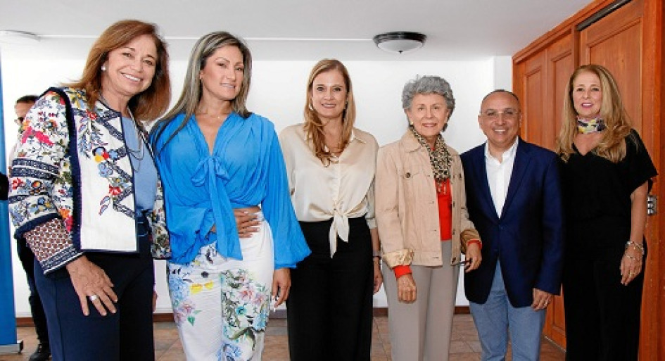Clara Luz Giraldo Jaramillo gerente constructora Camu, Sonia Suárez, Paula Andrea Castrillón gerente Regional Quindío grupo Sura, Blanca Luz Patiño gerente Bluz consultores, Carlos Alberto Mazeneth Dávila y Viviana Álvarez gerente de ladrillera la campana. Clara Luz Giraldo Jaramillo gerente constructora Camu, Sonia Suárez, Paula Andrea Castrillón gerente Regional Quindío grupo Sura, Blanca Luz Patiño gerente Bluz consultores, Carlos Alberto Mazeneth Dávila y Viviana Álvarez gerente de ladrillera la campana.