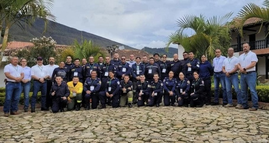 Foto | Cortesía | LA PATRIA Grupo de Bomberos que asistieron a los entrenamientos para fortalecer sus habilidades en la supresión de incendios forestales. Foto | Cortesía | LA PATRIA Grupo de Bomberos que asistieron a los entrenamientos para fortalecer sus habilidades en la supresión de incendios forestales.