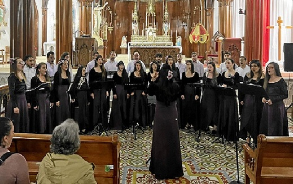 Foto | Cortesía | LA PATRIA En la noche del miércoles el Coro Cámara UMBRA ofreció un concierto de Pascua en la Basílica Menor Inmaculada Concepción de Manizales. El grupo de la directora Jenny Moreno Castaño, profesora del Departamento de Música de la Universidad de Caldas, contó con los solistas Sofía Salazar, Dolly Muñoz, Tomás Castaño, Carlos Andrés Herrera, Juan Esteban Isaza y Alejandro Aguirre. Foto | Cortesía | LA PATRIA En la noche del miércoles el Coro Cámara UMBRA ofreció un concierto de Pascua en la Basílica Menor Inmaculada Concepción de Manizales. El grupo de la directora Jenny Moreno Castaño, profesora del Departamento de Música de la Universidad de Caldas, contó con los solistas Sofía Salazar, Dolly Muñoz, Tomás Castaño, Carlos Andrés Herrera, Juan Esteban Isaza y Alejandro Aguirre.