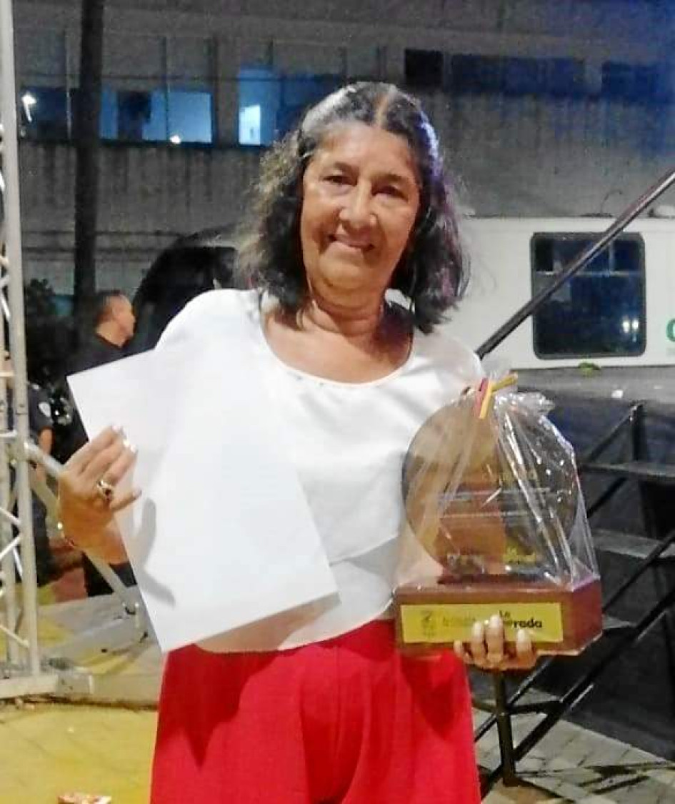 Foto | Cortesía | LA PATRIA Bellanira Ñungo Suárez recibió la condecoración Orden al Mérito Ciudadano Antonio Acosta Gutiérrez "Doradense de Corazón", en el marco de la celebración de los 100 años de La Dorada. A Bellanira se le reconoce como una lider de barrio Corea del Municipio.