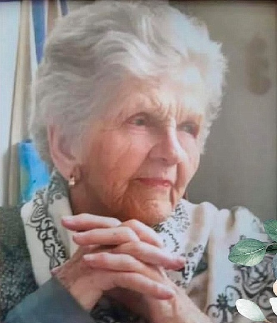 Emma Montes de Ramírez falleció a los 95 años en Manizales. Era reconocida en Manzanares por su don de gente y por haberse sido primera dama de ese municipio durante la administración del exalcalde Mario Ramírez. Para él, su hijo, Henry Ramírez (exalcalde de Manzanares) y demás familiares, la comunidad les envía un abrazo de solidaridad. La familia invita hoy a una eucaristía en su memoria, a las 4:00 p.m. en la iglesia de Los Dolores en el barrio Estrella de Manizales. Emma Montes de Ramírez falleció a los 95 años en Manizales. Era reconocida en Manzanares por su don de gente y por haberse sido primera dama de ese municipio durante la administración del exalcalde Mario Ramírez. Para él, su hijo, Henry Ramírez (exalcalde de Manzanares) y demás familiares, la comunidad les envía un abrazo de solidaridad. La familia invita hoy a una eucaristía en su memoria, a las 4:00 p.m. en la iglesia de Los Dolores en el barrio Estrella de Manizales.