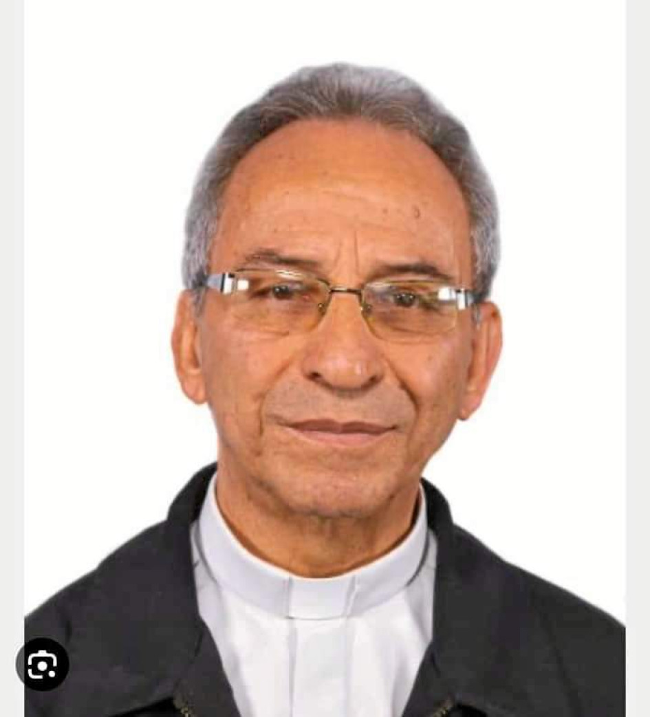 Foto | LA PATRIA El presbítero Julio Enrique Martínez Zuluaga, luego de una larga enfermedad, falleció el domingo en Aranzazu, municipio del que era oriundo. Ejerció como sacerdote 50 años en varios municipios de Caldas como Chinchiná, Aguadas, Pácora, Manizales y Villamaría. Su familia confirmó que sus últimos días los pasó en su casa después de someterse a varias intervenciones médicas. En Villamaría es recordado por empeñarse en reconstruir la Parroquia Nuestra Señora del Rosario. “Tristeza es lo que siento por su partida. Me acogió en la parroquia y me dio trabajo en la reconstrucción de la iglesia por el terremoto. Muy amigo de mi madre, iba frecuentemente a visitarla y aprendí de él las enseñanzas que nos manifestaba siempre. Paz en su tumba” expresó en redes sociales Orlando Cañón Pachón. Las exequias fueron el lunes en la parroquia Nuestra Señora del Rosario de Aranzazu. Foto | LA PATRIA El presbítero Julio Enrique Martínez Zuluaga, luego de una larga enfermedad, falleció el domingo en Aranzazu, municipio del que era oriundo. Ejerció como sacerdote 50 años en varios municipios de Caldas como Chinchiná, Aguadas, Pácora, Manizales y Villamaría. Su familia confirmó que sus últimos días los pasó en su casa después de someterse a varias intervenciones médicas. En Villamaría es recordado por empeñarse en reconstruir la Parroquia Nuestra Señora del Rosario. “Tristeza es lo que sie