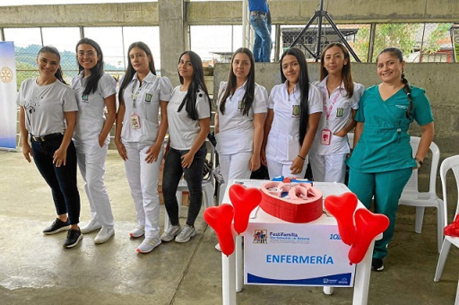 Fotos | Cortesía U. Católica |LA PATRIA Paula Duque, Camila Andrade, Valentina López, Sara Quintero, Leonela Londoño, Viviana Aristizábal, Angela Londoño y Yanier Betancur. Fotos | Cortesía U. Católica |LA PATRIA Paula Duque, Camila Andrade, Valentina López, Sara Quintero, Leonela Londoño, Viviana Aristizábal, Angela Londoño y Yanier Betancur.