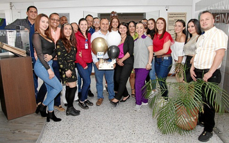 Fotos | Argemiro Idárraga | LA PATRIA Grupo de compañeros de trabajo.