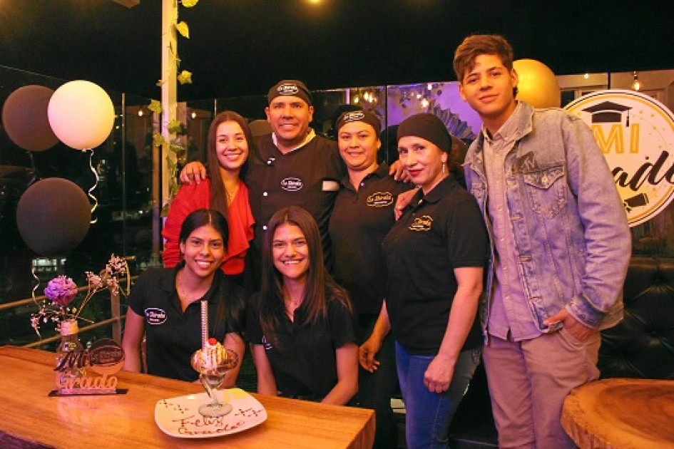 Foto| Luis Trejos | LA PATRIA Arriba: Valeria Llano, Mauricio Llano, Yenire Sandoval, Luz Marina Henao y Juan Diego Orozco. Abajo: María Guanare y Valentina Gallo. Foto| Luis Trejos | LA PATRIA Arriba: Valeria Llano, Mauricio Llano, Yenire Sandoval, Luz Marina Henao y Juan Diego Orozco. Abajo: María Guanare y Valentina Gallo.