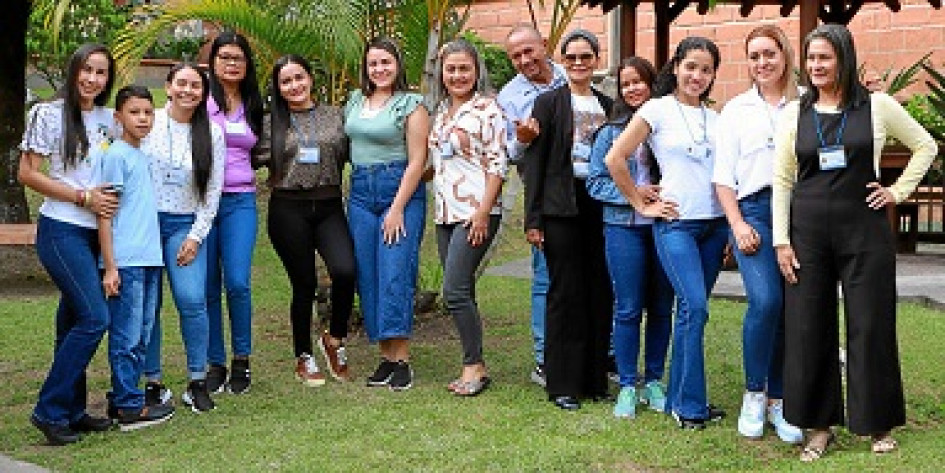 Fotos | Luis Fernando Rodríguez García | LA PATRIA Liz Yisel Martínez Roa, Sebastián Rangel Martínez, Andrea González Sáez, Lila Esquivel Ballesta, Yésica Yepes Pimienta, Karen Plaza Acosta, Rosalba Patiño Ochoa, Emiro Martínez Talaigua, Alba Villera Doria, Any Valero Peña, Diana Galarcio, Indira Jiménez Hernández y Margeliz Suárez Suárez. Fotos | Luis Fernando Rodríguez García | LA PATRIA Liz Yisel Martínez Roa, Sebastián Rangel Martínez, Andrea González Sáez, Lila Esquivel Ballesta, Yésica Yepes Pimienta, Karen Plaza Acosta, Rosalba Patiño Ochoa, Emiro Martínez Talaigua, Alba Villera Doria, Any Valero Peña, Diana Galarcio, Indira Jiménez Hernández y Margeliz Suárez Suárez.