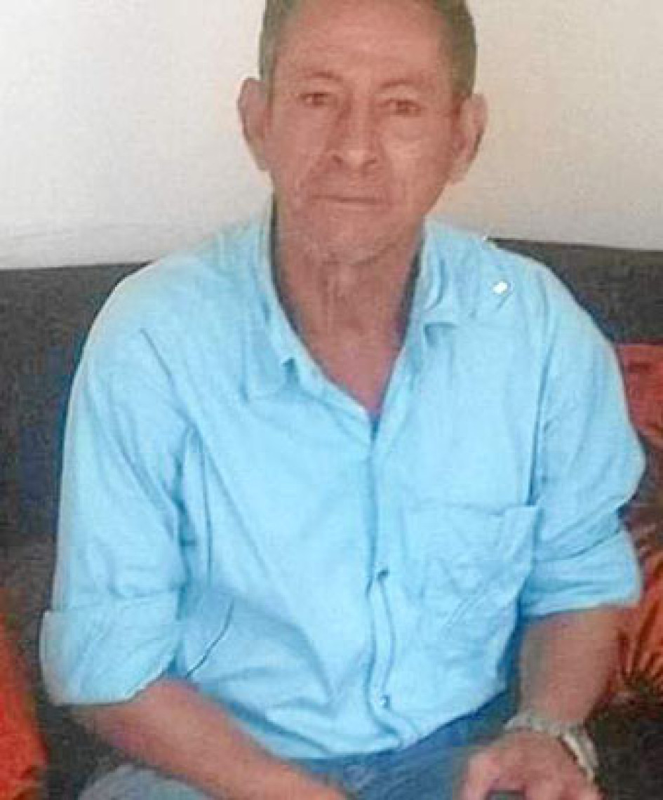 Con gran nostalgia, la comunidad Samaneña despidió a Luis Carlos Duque Cardona, quién falleció luego de padecer una enfermedad. Fue integrante del Cuerpo de Bomberos de Samaná por más de dos décadas, institución en la que se ganó la admiración y afecto de sus compañeros y superiores, recibió felicitaciones por su abnegación y entrega con el cuerpo bomberil. Su féretro fue trasladado a las instalaciones del Cuerpo de Bomberos, donde permaneció en cámara ardiente. Una gran multitud lo acompaño hasta el cementerio San Agustín, donde los sonidos de la trompeta y de la sirena le dieron su último adiós. Con gran nostalgia, la comunidad Samaneña despidió a Luis Carlos Duque Cardona, quién falleció luego de padecer una enfermedad. Fue integrante del Cuerpo de Bomberos de Samaná por más de dos décadas, institución en la que se ganó la admiración y afecto de sus compañeros y superiores, recibió felicitaciones por su abnegación y entrega con el cuerpo bomberil. Su féretro fue trasladado a las instalaciones del Cuerpo de Bomberos, donde permaneció en cámara ardiente. Una gran multitud lo acompaño hasta el cement