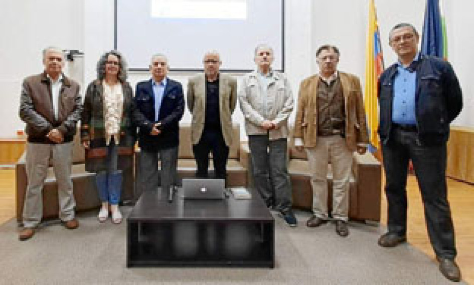 Foto | Cátedra Historia Regional de Manizales y Caldas | LA PATRIA Albeiro Valencia Llano, Alba Lucía Hurtado Pérez, Octavio Hernández Jiménez, Francisco Javier González, Gonzalo Duque Escobar, Fabio Arias y Luis Fernando Sánchez Jaramillo en el prelanzamiento de la Octava Cátedra de Historia Regional de Manizales y Caldas, Cultura y Territorio, que se llevó a cabo en el auditorio Tulio Gómez Estrada de la Universidad de Caldas. Foto | Cátedra Historia Regional de Manizales y Caldas | LA PATRIA Albeiro Valencia Llano, Alba Lucía Hurtado Pérez, Octavio Hernández Jiménez, Francisco Javier González, Gonzalo Duque Escobar, Fabio Arias y Luis Fernando Sánchez Jaramillo en el prelanzamiento de la Octava Cátedra de Historia Regional de Manizales y Caldas, Cultura y Territorio, que se llevó a cabo en el auditorio Tulio Gómez Estrada de la Universidad de Caldas.