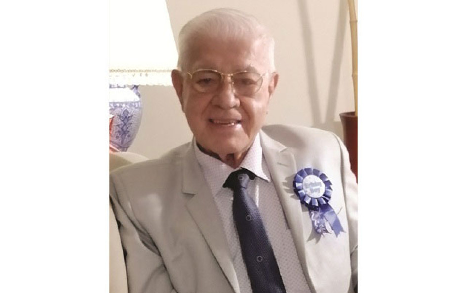 Oscar Benavides Salazar Papá, abuelo bisabuelo: a tus 90 años has cruzado todos los mares y has escalado todas las montañas. Conoces todas las verdades, entregas todas tus fortunas y tu amor a nosotros sigue desbordado. Nosotros te llenamos de bendiciones y reconocimientos. Nadie hay tan grande como tú. Oscar Benavides Salazar Papá, abuelo bisabuelo: a tus 90 años has cruzado todos los mares y has escalado todas las montañas. Conoces todas las verdades, entregas todas tus fortunas y tu amor a nosotros sigue desbordado. Nosotros te llenamos de bendiciones y reconocimientos. Nadie hay tan grande como tú.