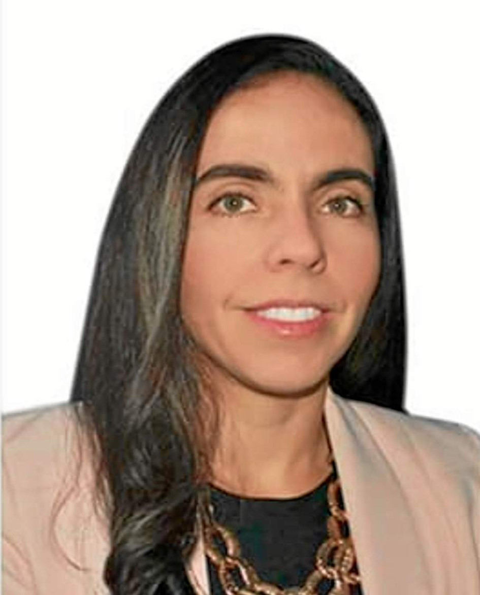 Foto | Rubén Darío López | LA PATRIA Paula Andrea Mejía Jaramillo asumió el cargo como nueva directora de operaciones en el Aserrío La Chalca de Pro-Oriente, empresa reforestadora de Pensilvania. Es ingeniera industrial de la Universidad Autónoma de Manizales, con especialización en Dirección y Producción de Operaciones de la Universidad Nacional sede Manizales. Con 17 años de experiencia en desarrollo e implementación de estrategias tendientes a mejorar los procesos y generar eficiencia en las empresas. Mejía Jaramillo entra a reemplazar a Carlos Julio Duque, quien laboró 35 años en Pro-Oriente y salió pensionado. Foto | Rubén Darío López | LA PATRIA Paula Andrea Mejía Jaramillo asumió el cargo como nueva directora de operaciones en el Aserrío La Chalca de Pro-Oriente, empresa reforestadora de Pensilvania. Es ingeniera industrial de la Universidad Autónoma de Manizales, con especialización en Dirección y Producción de Operaciones de la Universidad Nacional sede Manizales. Con 17 años de experiencia en desarrollo e implementación de estrategias tendientes a mejorar los procesos y generar eficiencia en las empresas. Me