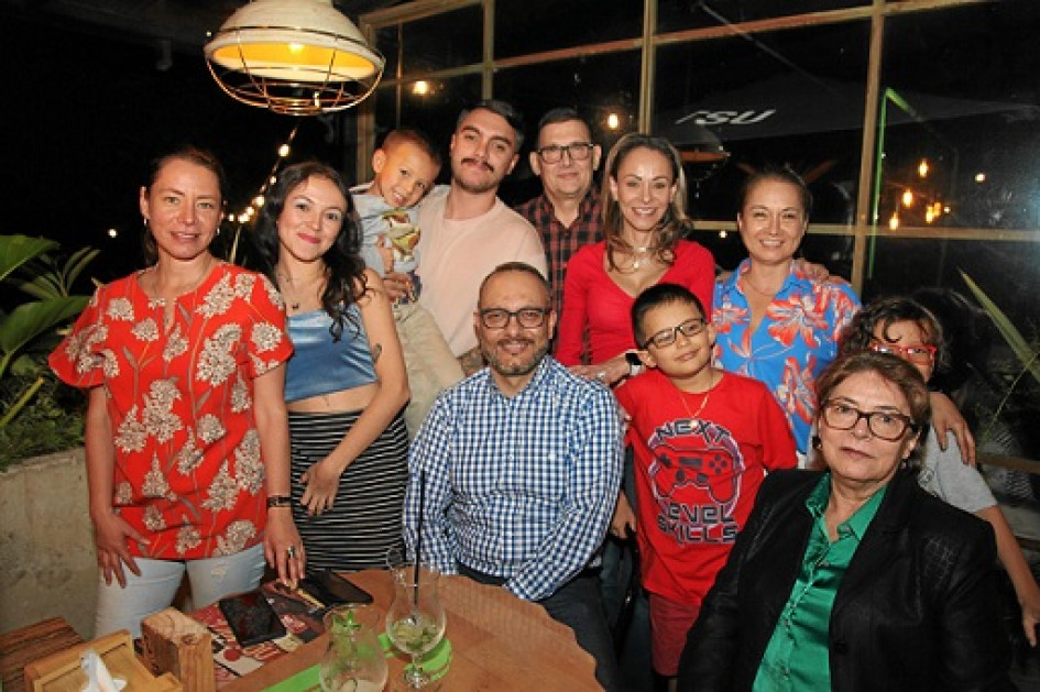 Foto| Argemiro Idárraga| LA PATRIA Lina Clemencia Castro, Laura Molina, Alejandro Castañeda, Daniel Salazar Gallego, Luis Enrique Herrán, Mario Salazar, Sandra Herrán, Sebastián Herrán, Claudia Gallego, Rossmary Agudelo y Nicolás Castañeda. Foto| Argemiro Idárraga| LA PATRIA Lina Clemencia Castro, Laura Molina, Alejandro Castañeda, Daniel Salazar Gallego, Luis Enrique Herrán, Mario Salazar, Sandra Herrán, Sebastián Herrán, Claudia Gallego, Rossmary Agudelo y Nicolás Castañeda.