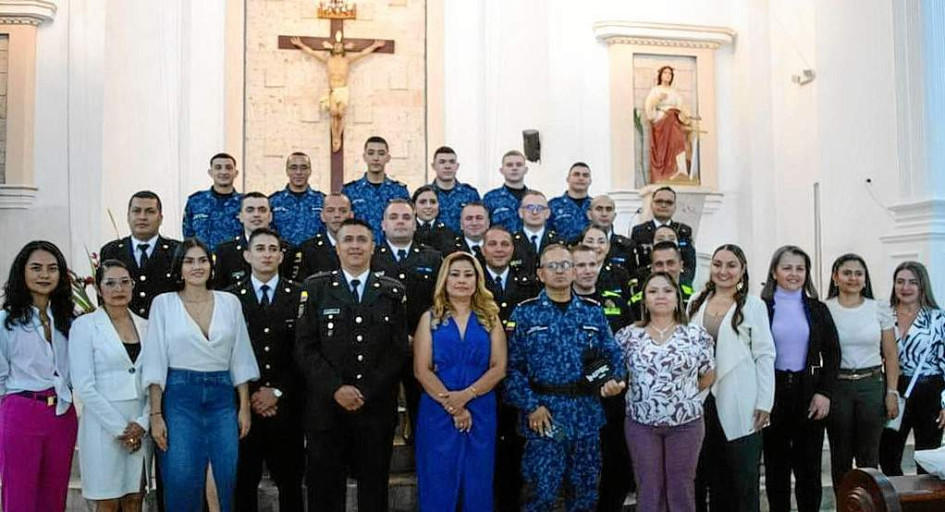 Albeiro Rudas | LA PATRIA El Instituto Penitenciario y Carcelario de mediana seguridad de Anserma en compañía de la Administración Municipal, rindieron un reconocimiento a guardianes del municipio, por su labor en la protección y seguridad a la población privada de la libertad. Entre los asistentes Sandra Liliana Penagos, directora del establecimiento de reclusión y Yineth Hernández, secretaria de Gobierno de Anserma. Albeiro Rudas | LA PATRIA El Instituto Penitenciario y Carcelario de mediana seguridad de Anserma en compañía de la Administración Municipal, rindieron un reconocimiento a guardianes del municipio, por su labor en la protección y seguridad a la población privada de la libertad. Entre los asistentes Sandra Liliana Penagos, directora del establecimiento de reclusión y Yineth Hernández, secretaria de Gobierno de Anserma.