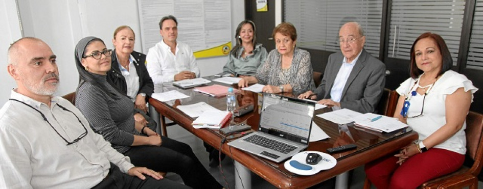 Foto | Argemiro Idárraga | LA PATRIA Mauricio Henao Rendón, Lina María Loaiza, María Teresa Cárdenas de Martínez, Julián Rivas Isaza, presidentes; Olga Patricia Trujillo, Beatriz Santacoloma de Giraldo, Jahír Giraldo González y Liliana Patricia Giraldo, directora ejecutiva. Foto | Argemiro Idárraga | LA PATRIA Mauricio Henao Rendón, Lina María Loaiza, María Teresa Cárdenas de Martínez, Julián Rivas Isaza, presidentes; Olga Patricia Trujillo, Beatriz Santacoloma de Giraldo, Jahír Giraldo González y Liliana Patricia Giraldo, directora ejecutiva.