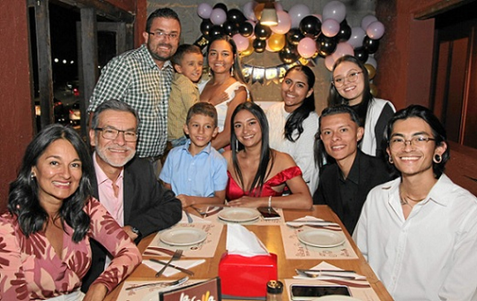Foto | Argemiro Idárraga | LA PATRIA Luz Adriana Ruiz, Víctor Hugo Jiménez, Samuel Robledo, Sara Jiménez, Sergio López, Felipe Jiménez, Juan Sebastián Robledo, Tomás Robledo, Catalina Montes, Isabella Ospina y Sara Dávila. Foto | Argemiro Idárraga | LA PATRIA Luz Adriana Ruiz, Víctor Hugo Jiménez, Samuel Robledo, Sara Jiménez, Sergio López, Felipe Jiménez, Juan Sebastián Robledo, Tomás Robledo, Catalina Montes, Isabella Ospina y Sara Dávila.