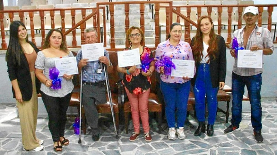 Foto | Henry Alberto Giraldo | LA PATRIA Desde la Dirección Local de Salud realizaron un reconocimiento a los integrantes de la veeduría en salud, quienes se han consolidado como un grupo de líderes comunitarios que por medio de su gestión han aportado en la garantía del derecho a la salud de los residentes de Manzanares. Foto | Henry Alberto Giraldo | LA PATRIA Desde la Dirección Local de Salud realizaron un reconocimiento a los integrantes de la veeduría en salud, quienes se han consolidado como un grupo de líderes comunitarios que por medio de su gestión han aportado en la garantía del derecho a la salud de los residentes de Manzanares.