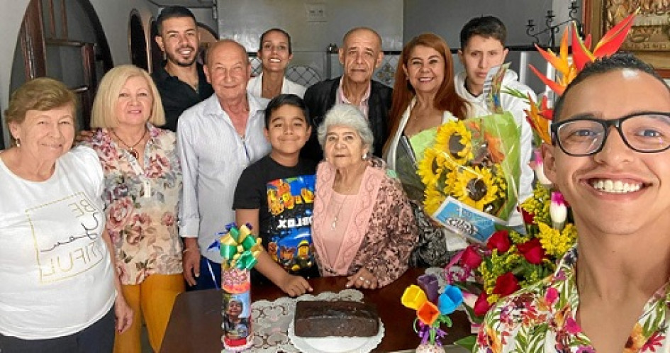 Foto | Lector | LA PATRIA La familia Giraldo Barrero celebró los 92 años de Yolanda Barrero de Giraldo. En la foto, María Victoria Giraldo, Adriana Giraldo, Luis Fernando Giraldo, Jaime Cifuentes, Margarita Cifuentes, Carlos A. Silva, María Hernández, Matías Silva, Federico Gutiérrez y Thomás Cifuentes. Foto | Lector | LA PATRIA La familia Giraldo Barrero celebró los 92 años de Yolanda Barrero de Giraldo. En la foto, María Victoria Giraldo, Adriana Giraldo, Luis Fernando Giraldo, Jaime Cifuentes, Margarita Cifuentes, Carlos A. Silva, María Hernández, Matías Silva, Federico Gutiérrez y Thomás Cifuentes.