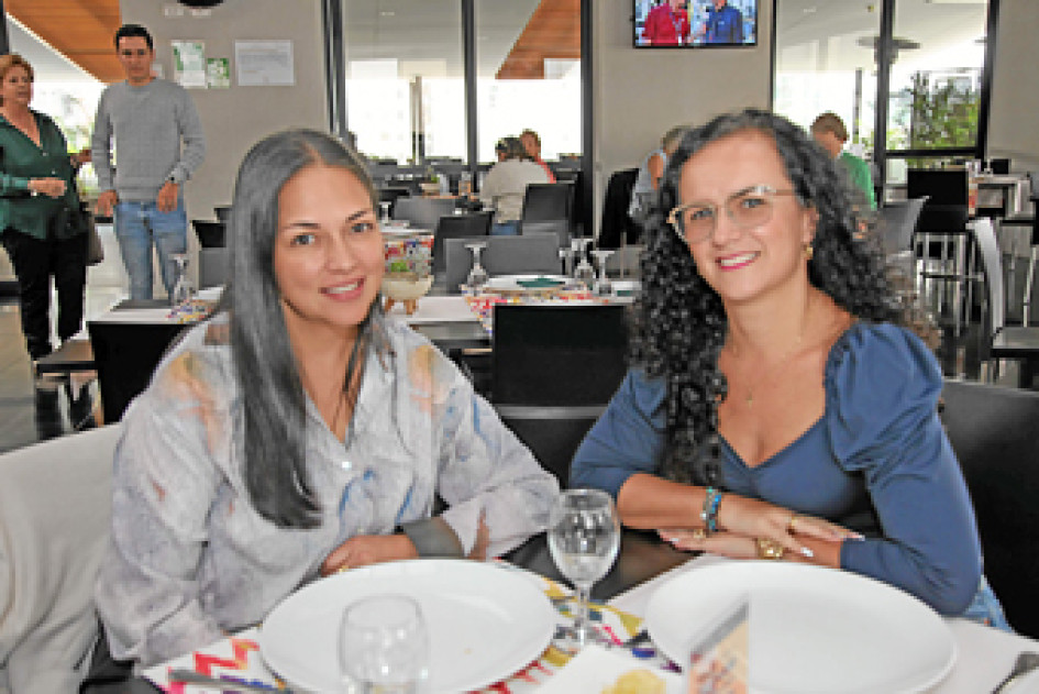 Foto | Argemiro Idárraga | LA PATRIA Alejandra Rodríguez y Ana María Gómez se reunieron en el Club Manizales.