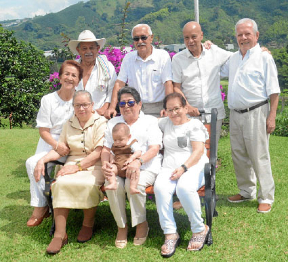 Celmira Gil Aguirre, Flor Elisa Cano, Luz Mery Loaiza, Samuel Guarín Giraldo y Francisca Edila Quiceno, José Silvio Ortiz Vélez, Orlando Posada Cuervo, José Conrado Giraldo y José Guarín Arango. Celmira Gil Aguirre, Flor Elisa Cano, Luz Mery Loaiza, Samuel Guarín Giraldo y Francisca Edila Quiceno, José Silvio Ortiz Vélez, Orlando Posada Cuervo, José Conrado Giraldo y José Guarín Arango.
