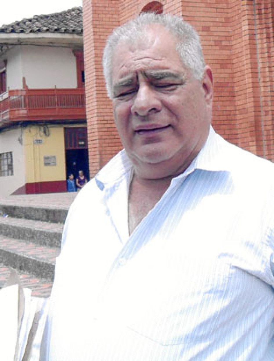 En Anserma sienten la ausencia del abogado Conradino Gómez Tobón, quien por más de 47 años prestó sus servicios en el área del derecho. Tuvo su oficina en la Alcaldía por varias décadas, trabajó en la rama judicial y fue juez de la República. En en el municipio caldense se radicó y solo acudía los fines de semana a Manizales para visitar a su familia. Es recordado por su fino humor, por ser liberal de pura cepa y por compartir con su grupo de amigos en la cafetería Las Américas. Sus exequias se cumplieron en Manizales el 22 de julio. Tenía 77 años. En Anserma sienten la ausencia del abogado Conradino Gómez Tobón, quien por más de 47 años prestó sus servicios en el área del derecho. Tuvo su oficina en la Alcaldía por varias décadas, trabajó en la rama judicial y fue juez de la República. En en el municipio caldense se radicó y solo acudía los fines de semana a Manizales para visitar a su familia. Es recordado por su fino humor, por ser liberal de pura cepa y por compartir con su grupo de amigos en la cafetería Las Américas. Sus exequias se cumplieron e