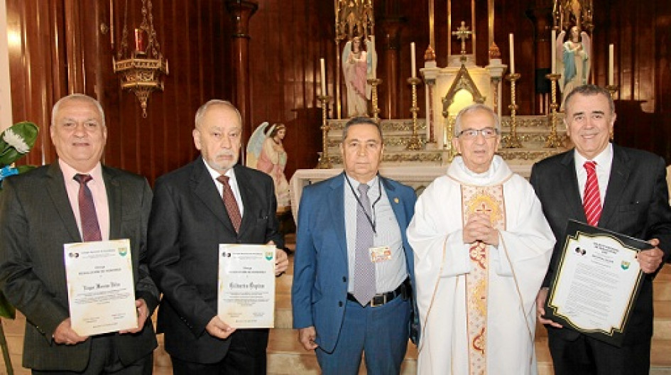 Fotos | Argemiro Idárraga | LA PATRIA Édgar Moreno Vélez, Gildardo Ospina, Álvaro González Alzate, padre Efraín Castaño Arboleda y Javier Hernández Bonett. Todos fueron homenajeados por su trayectoria periodística. Fotos | Argemiro Idárraga | LA PATRIA Édgar Moreno Vélez, Gildardo Ospina, Álvaro González Alzate, padre Efraín Castaño Arboleda y Javier Hernández Bonett. Todos fueron homenajeados por su trayectoria periodística.