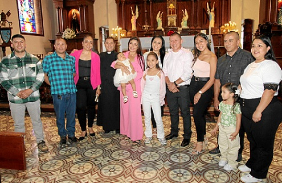 Juan Esteban Loaiza, Luis Soto Briceño, Alba Patricia Gutiérrez, presbítero José Miller Henao Villamil, Laura Camila Tabares, Arianna Paiba Tabares, Isabella Tabares, María Fernanda Tabares, Ricardo Arturo Tabares, Ángela María Gutiérrez, Héctor Fabio Gutiérrez, Deisy Patiño y Valentina Gutiérrez. Juan Esteban Loaiza, Luis Soto Briceño, Alba Patricia Gutiérrez, presbítero José Miller Henao Villamil, Laura Camila Tabares, Arianna Paiba Tabares, Isabella Tabares, María Fernanda Tabares, Ricardo Arturo Tabares, Ángela María Gutiérrez, Héctor Fabio Gutiérrez, Deisy Patiño y Valentina Gutiérrez.