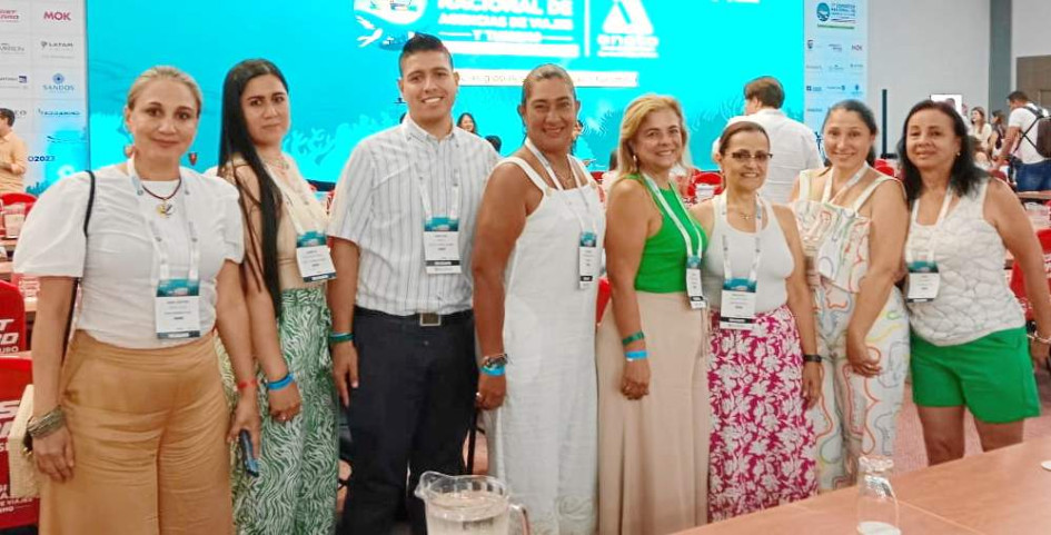 Sara Cristina Arias Loaiza, de Viajes Ariasbeta de Pereira y presidenta de la junta directiva del Capítulo Eje Cafetero de Anato; Jennifer Roncancio Pineda y Jonathan García, de Place To Travel de Pereira; Lina María Mondragón Cortés, de Lina Tours del Quindío; Teresa Ramírez Vargas, de Viajes Orbe de Pereira; Margarita Gálvez, de Viajes VIP Aviatur de Pereira; Jakeline Rendón García, de la Agencia Rosa de los Vientos de Manizales; y Sonia Ruiz, de Agencia de Viajes Destinos de Pereira.