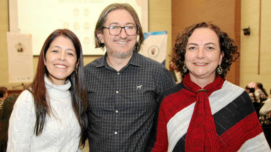 Ivonne Paola Mendoza Niño, gerente del Centro Cultural Banco de la República, Carlos Augusto Jaramillo y Adriana Villegas.