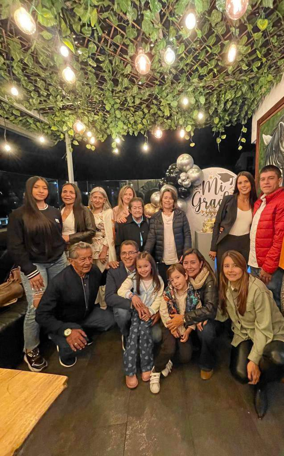 Foto | Cortesía | LA PATRIA Arriba: Mariana Quiceno, María Nancy Quiceno, María Elena Quiceno, Ana María Carvajal, Mariela Aristizábal, Ligia Elena Valencia, Natalia Botero y Simón Quiroga. Abajo: Fabio García, Juan David Holguín, Luciana Holguín, Agustín Holguín, Érika García y Claudia García. Foto | Cortesía | LA PATRIA Arriba: Mariana Quiceno, María Nancy Quiceno, María Elena Quiceno, Ana María Carvajal, Mariela Aristizábal, Ligia Elena Valencia, Natalia Botero y Simón Quiroga. Abajo: Fabio García, Juan David Holguín, Luciana Holguín, Agustín Holguín, Érika García y Claudia García.
