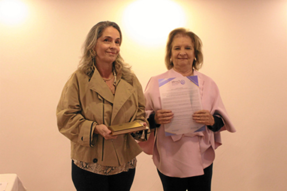 Foto | Luis Trejos | LA PATRIA La esposa de Nicolás Restrepo, Clemencia Gómez de Restrepo, y su madre, Elvira Escobar de Restrepo, recibieron el reconocimiento en su nombre. Foto | Luis Trejos | LA PATRIA La esposa de Nicolás Restrepo, Clemencia Gómez de Restrepo, y su madre, Elvira Escobar de Restrepo, recibieron el reconocimiento en su nombre.