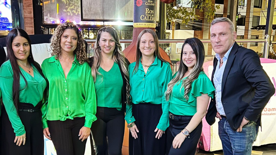 Foto | Lector | LA PATRIA Azucena Salinas Aguirre, Beatriz Delgado Uribe, gerente Comercial; Diana Marcela Montoya Cuervo, Adriana Salazar Villegas, Vanessa Londoño Jiménez y Luis Fernando Lotero. Foto | Lector | LA PATRIA Azucena Salinas Aguirre, Beatriz Delgado Uribe, gerente Comercial; Diana Marcela Montoya Cuervo, Adriana Salazar Villegas, Vanessa Londoño Jiménez y Luis Fernando Lotero.