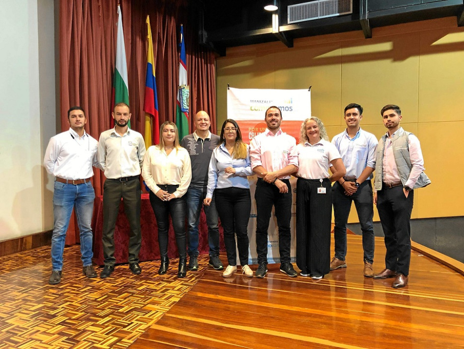 Foto | Cortesía | LA PATRIA Equipo base de Manizales Cómo Vamos y aliados del programa:Gabriel Alfonso Mogollón Rojas, Manuel Fernando García Pérez, Mariana Corredor Lucuara, Alejandro Marín Pineda, Margarita Laverde Galvis, Daniel Hurtado Cano, director de Manizales Cómo Vamos; Margarita María Maya Ortega, Mateo Becerra Restrepo y Santiago Molina Osorio. Foto | Cortesía | LA PATRIA Equipo base de Manizales Cómo Vamos y aliados del programa:Gabriel Alfonso Mogollón Rojas, Manuel Fernando García Pérez, Mariana Corredor Lucuara, Alejandro Marín Pineda, Margarita Laverde Galvis, Daniel Hurtado Cano, director de Manizales Cómo Vamos; Margarita María Maya Ortega, Mateo Becerra Restrepo y Santiago Molina Osorio.