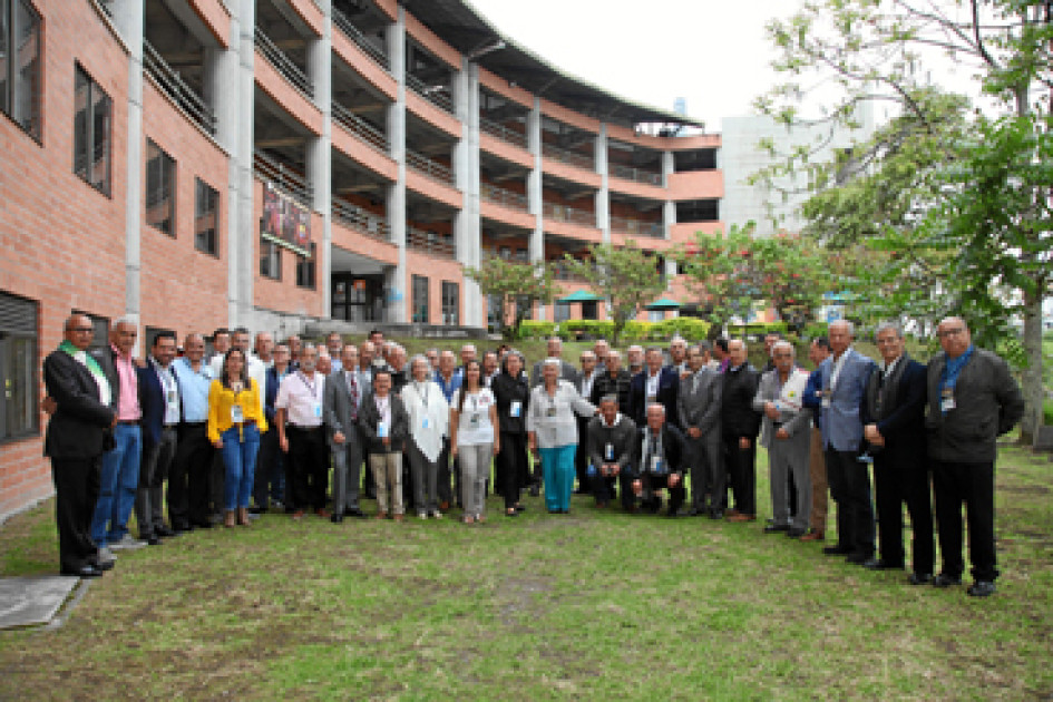 Grupo de veterinarios homenajeados. Grupo de veterinarios homenajeados.