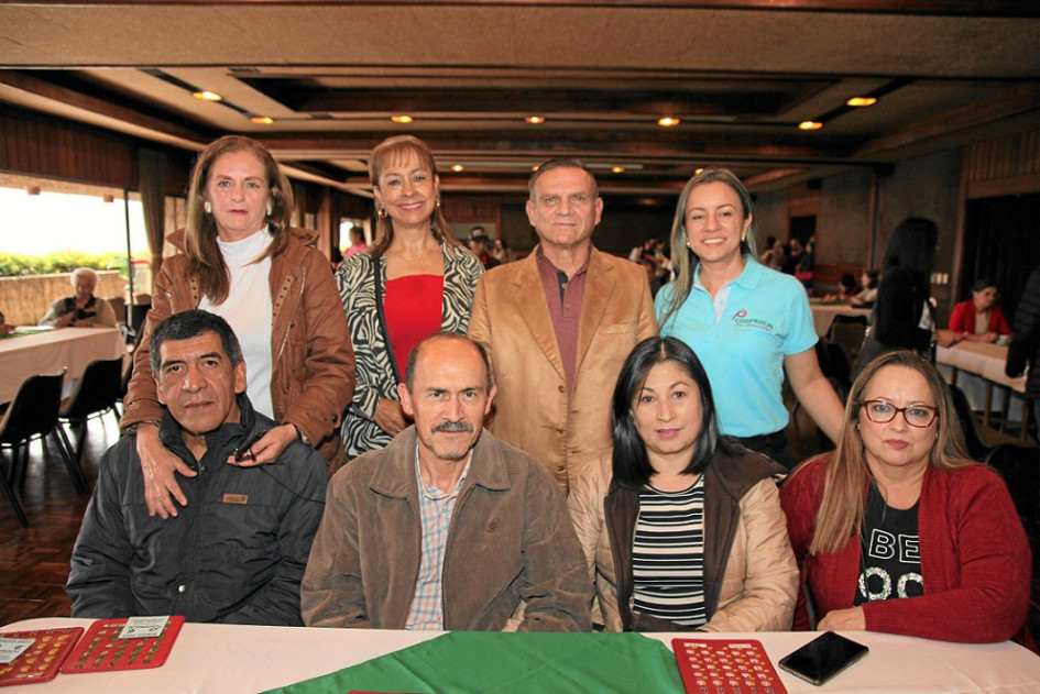 Arriba: Alba Inés Vélez, Amparo Gómez, Gilberto Álvarez y Alba Milena Guerrero Zapata. Abajo: Fabio Sánchez, José Onílver González, Cielo Marín Cardona y Olga Lucía Cuervo.