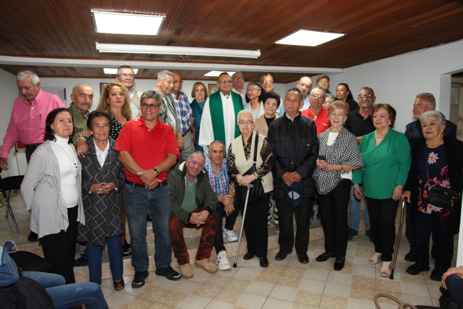 Grupo de asistentes al evento. Grupo de asistentes al evento.