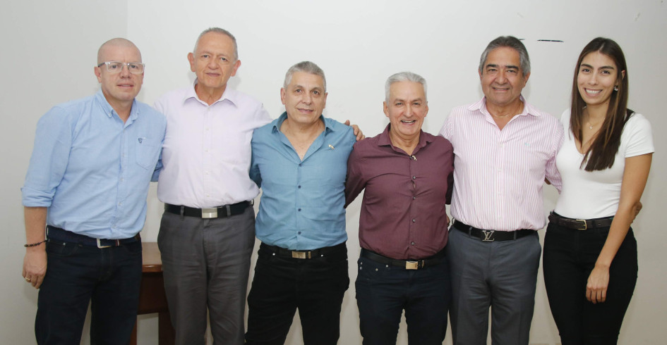 Jorge Hernán Ramírez, Fernando Cáceres, Rubén Darío Ocampo, Guillermo Barrera, Jorge Hernán Botero y Manuela Suárez. Jorge Hernán Ramírez, Fernando Cáceres, Rubén Darío Ocampo, Guillermo Barrera, Jorge Hernán Botero y Manuela Suárez.