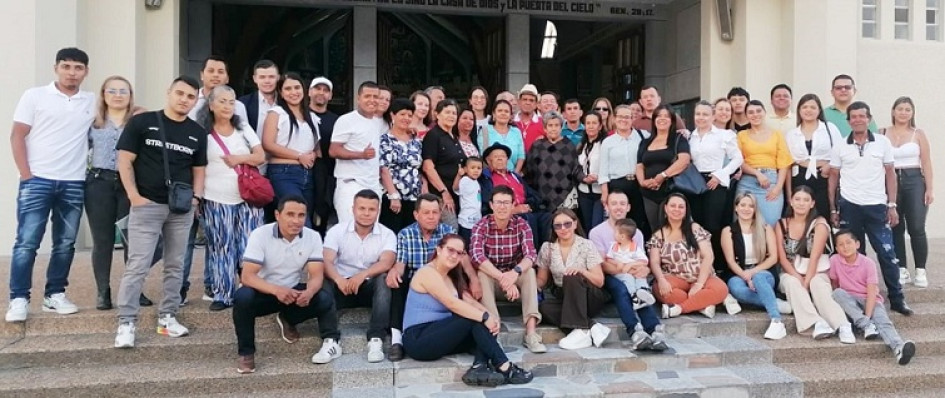 Foto | Henry Giraldo | LA PATRIA Ramón Marulanda, nacido en Manzanares (Caldas), de 100 años y su esposa Nilde Salgado de 96 celebraron 77 años de vida matrimonial en el Santuario de Nuestra Señora de Fátima en Manizales, rodeados de hijos, nietos, bisnietos y familiares. Felicitaciones.