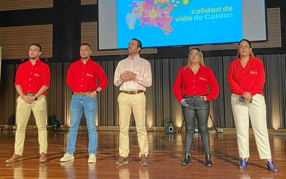 Foto | Cortesía Manizales Como Vamos| LA PATRIA Mateo Becerra Restrepo, Gabriel Mogollón Rojas, Daniel Hurtado Cano, Mariana Corredor Lucuara y Margarita Laverde Galvis, integrantes del equipo base de Manizales Cómo Vamos, durante la presentación del informe de calidad de vida de Caldas 2018 - 2022. Foto | Cortesía Manizales Como Vamos| LA PATRIA Mateo Becerra Restrepo, Gabriel Mogollón Rojas, Daniel Hurtado Cano, Mariana Corredor Lucuara y Margarita Laverde Galvis, integrantes del equipo base de Manizales Cómo Vamos, durante la presentación del informe de calidad de vida de Caldas 2018 - 2022.