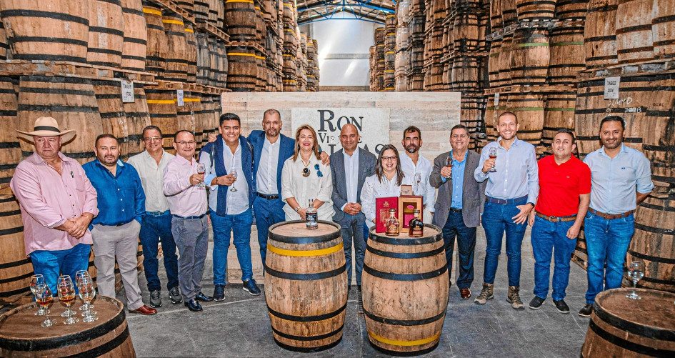 Fotos | Cortesía Asamblea departamental de Caldas | LA PATRIA Carlos Alberto Arango, John Freddy Arenas, Óscar Alonso Vargas, Jahír de Jesús Álvarez, Jorge Carmona, Diego Angelilis Quiceno, gerente de la ILC; María Isabel Gaviria, Luis Alberto Giraldo, Viviana Zuluaga, Hernán Alberto Bedoya, Luis Roberto Rivas Montoya, David Islem Ramírez, Rubén Darío Giraldo y Luis Fernando Patiño, secretario general de la Asamblea. Fotos | Cortesía Asamblea departamental de Caldas | LA PATRIA Carlos Alberto Arango, John Freddy Arenas, Óscar Alonso Vargas, Jahír de Jesús Álvarez, Jorge Carmona, Diego Angelilis Quiceno, gerente de la ILC; María Isabel Gaviria, Luis Alberto Giraldo, Viviana Zuluaga, Hernán Alberto Bedoya, Luis Roberto Rivas Montoya, David Islem Ramírez, Rubén Darío Giraldo y Luis Fernando Patiño, secretario general de la Asamblea.