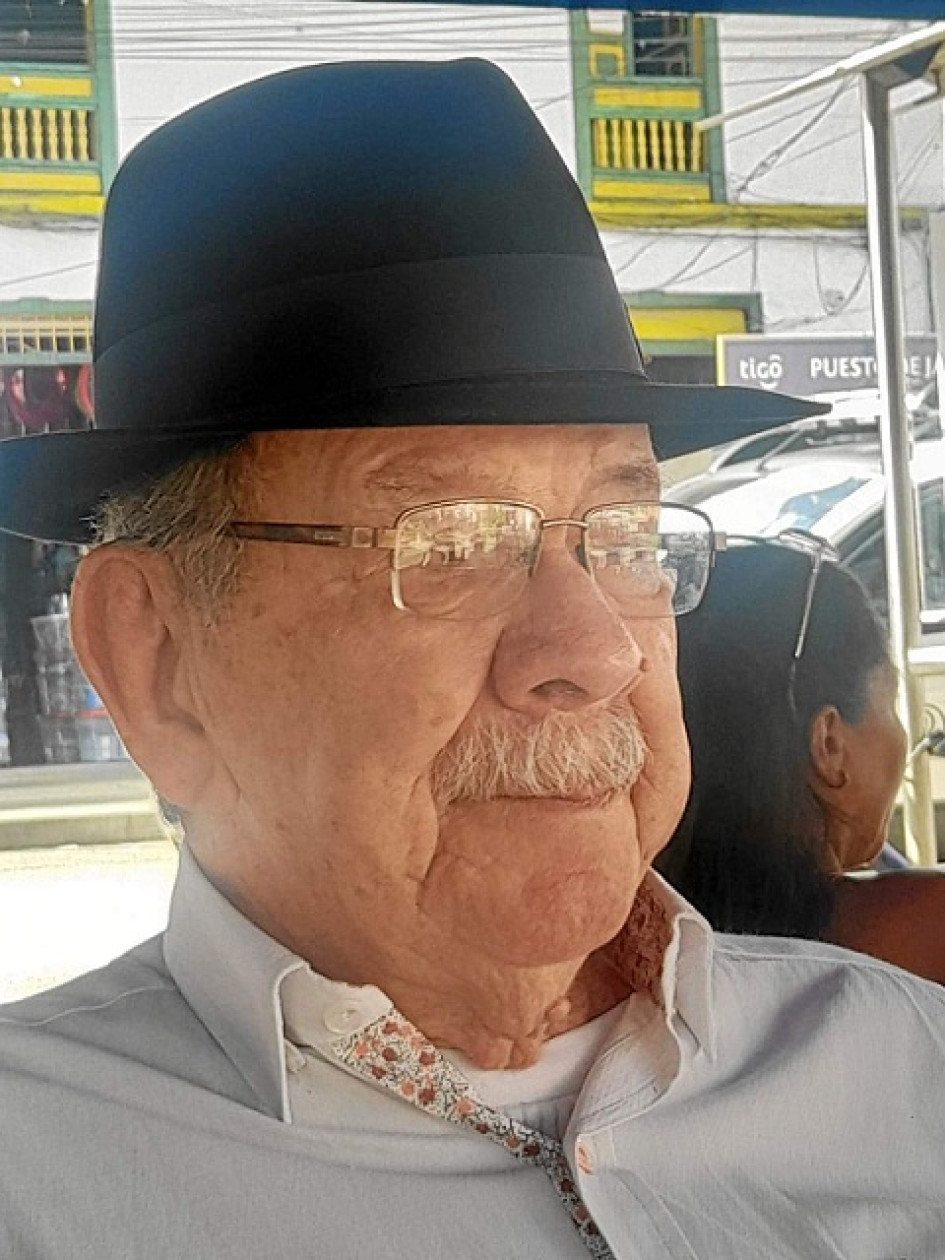 Luis Fernando Londoño, conocido en Anserma como “Juvechi’s”, Luis Fernando Londoño, conocido en Anserma como “Juvechi’s”,