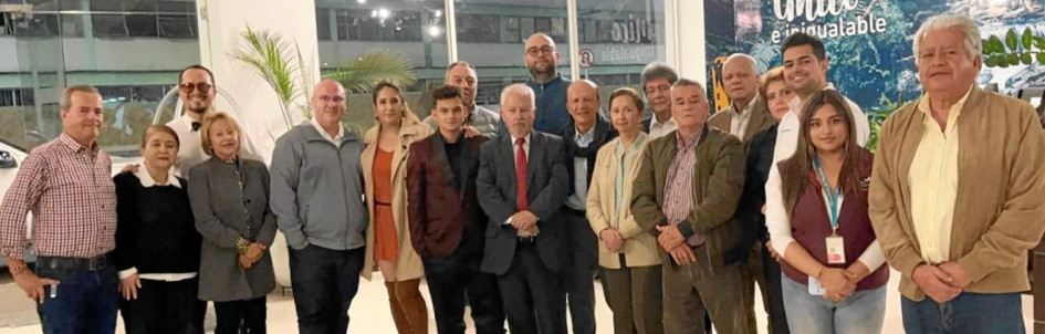 Foto | Lector | LA PATRIA El Club de Periodistas de Manizales se reunió en diciembre pasado para evaluar el 2023 y planear sus acciones del 2024. El encuentro fue en el salón Gaudí del Hotel Carretero. En la foto: Yesid López, Mariela Márquez, Carlos Eduardo García, Magistrada María Eugenia López Bedoya, Ricardo Gómez de la Roche, Margarita Laverde, Gerónimo Aristizábal Builes, Germán Ríos Martínez, Eduardo Aristizábal Peláez, David Santiago Gómez, Duván Marín, la magistrada Flor Eucaris Díaz Buitrago, Alberto Bedoya, Miguel Ángel Llano, Jaime Ríos, Marcela Cerón, el personero Fernando Arcila, la abogada Angélica González y Jaime Gómez Idárraga. Foto | Lector | LA PATRIA El Club de Periodistas de Manizales se reunió en diciembre pasado para evaluar el 2023 y planear sus acciones del 2024. El encuentro fue en el salón Gaudí del Hotel Carretero. En la foto: Yesid López, Mariela Márquez, Carlos Eduardo García, Magistrada María Eugenia López Bedoya, Ricardo Gómez de la Roche, Margarita Laverde, Gerónimo Aristizábal Builes, Germán Ríos Martínez, Eduardo Aristizábal Peláez, David Santiago Gómez, Duván Marín, la magistrada Flor Eucaris Díaz Buitrago, Albe