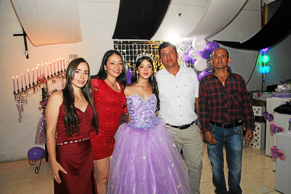 Glorisony Ospina, Juliana Ospina, Nicol Santafé Ospina, Jhon Fredy Santafé y Diomedes Carreño.