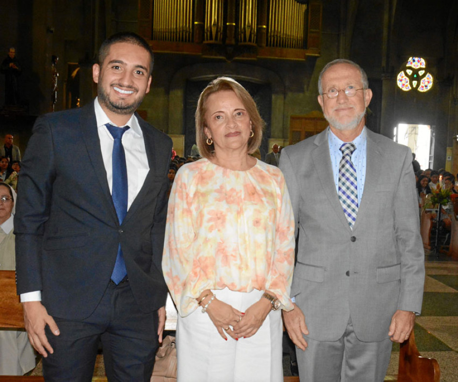 Sebastián Patiño, Clara Clemencia Castaño y Jaime Alberto Lara Pachón. Sebastián Patiño, Clara Clemencia Castaño y Jaime Alberto Lara Pachón.