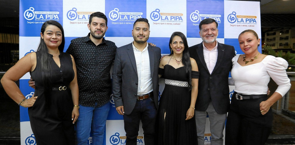 Fotos | Luis Trejos | LA PATRIA Ximena Aguirre, Miguel Pardo, Andrés Felipe Cardona, gerente comercial de La Pipa; Liliana Buriticá, Jhon Jairo Gómez Valencia, presidente de La Pipa; y Carolina Flórez. Fotos | Luis Trejos | LA PATRIA Ximena Aguirre, Miguel Pardo, Andrés Felipe Cardona, gerente comercial de La Pipa; Liliana Buriticá, Jhon Jairo Gómez Valencia, presidente de La Pipa; y Carolina Flórez.