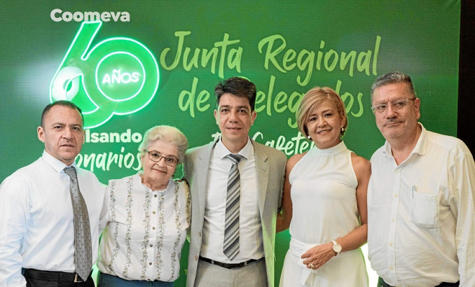 Mauricio Ocampo, Ana Elsa López B, Alejandro Ríos, Claudia Marcela Cárdenas y José Norman Salazar, dirigentes en Manizales, celebraron los 60 años de existencia de la Cooperativa Coomeva.