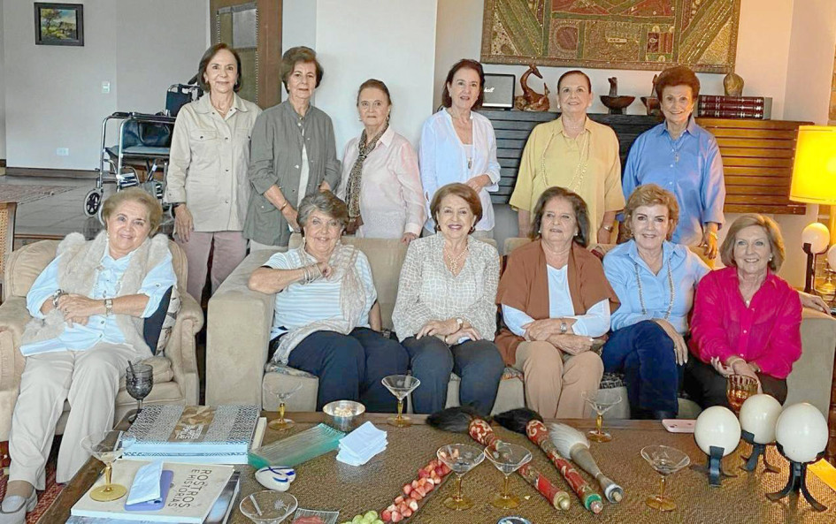 Foto | Lector | LA PATRIA Cecilia Restrepo de Botero; Beatriz Arango de Arango; Gladys Gómez de Mejía; Elvira Escobar de Restrepo; Mariela Diago; Rosario Gutiérrez; Míriam Londoño; María Teresita Gómez; Argelia Villa; Bertha Restrepo; Patricia Latorre, y Amparo Gómez de Arango, la anfitriona. Foto | Lector | LA PATRIA Cecilia Restrepo de Botero; Beatriz Arango de Arango; Gladys Gómez de Mejía; Elvira Escobar de Restrepo; Mariela Diago; Rosario Gutiérrez; Míriam Londoño; María Teresita Gómez; Argelia Villa; Bertha Restrepo; Patricia Latorre, y Amparo Gómez de Arango, la anfitriona.