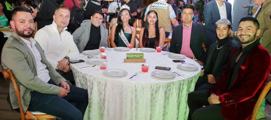 Fotos | Dario Augusto Cardona | LA PATRIA Luis Henao, Bryan Muñoz, Gustavo 'Dkch', Ana María Marín, María Angélica Marín, Ricardo Lara, Eric Santhiago Lara y Valentín Arias. Fotos | Dario Augusto Cardona | LA PATRIA Luis Henao, Bryan Muñoz, Gustavo 'Dkch', Ana María Marín, María Angélica Marín, Ricardo Lara, Eric Santhiago Lara y Valentín Arias.