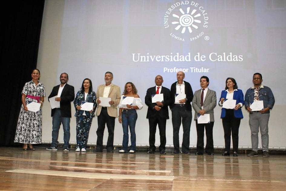 Categoría titular: Claudia Patricia Leguizamón Londoño, Germán Camilo Díaz Fajardo, Diana Marcela Montoya Londoño, Adolfo León Grisales Vargas, Sandra Milena Franco Patiño, Óscar Adrián Guzmán Piedrahíta, Ramiro Urrea Gómez, William Vicente Narváez Solarte, Norby Margoth Andrade Álvarez y Miguel Antonio Suárez Araméndiz. Fotos | Cortesía U. de Caldas | LA PATRIA