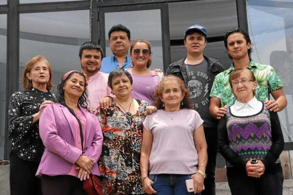 Foto | Rubén Darío López | LA PATRIA Para agasajar a Yeison Bedoya López, pensilvanense residente en Buenos Aires (Argentina), un grupo de familiares se reunió en la restaurante La Montaña del barrio El Dorado de Pensilvania. Le brindaron la bienvenida: Aracelly López, Patricia del Pilar López, Rubmarth Gabriel López, Martín Gilberto González, Martha Cecilia Toro, Manuela García, Nelly Quintana, el homenajeado Yeison Bedoya López, David Felipe Castaño y Fabiola Henao. Foto | Rubén Darío López | LA PATRIA Para agasajar a Yeison Bedoya López, pensilvanense residente en Buenos Aires (Argentina), un grupo de familiares se reunió en la restaurante La Montaña del barrio El Dorado de Pensilvania. Le brindaron la bienvenida: Aracelly López, Patricia del Pilar López, Rubmarth Gabriel López, Martín Gilberto González, Martha Cecilia Toro, Manuela García, Nelly Quintana, el homenajeado Yeison Bedoya López, David Felipe Castaño y Fabiola Henao.