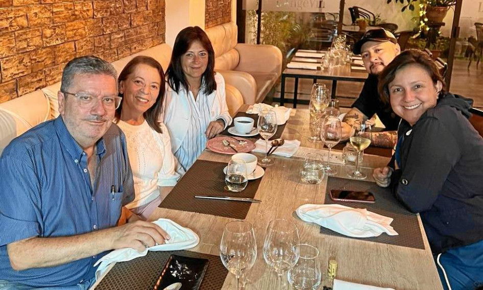 Foto | Lector | LA PATRIA José Norman Salazar, Mariela Narváez, Luz Marina Agudelo, Alexánder Urrego y Natalia García, socios de Coetika, realizaron una jornada de trabajo en el restaurante L´Angevin.